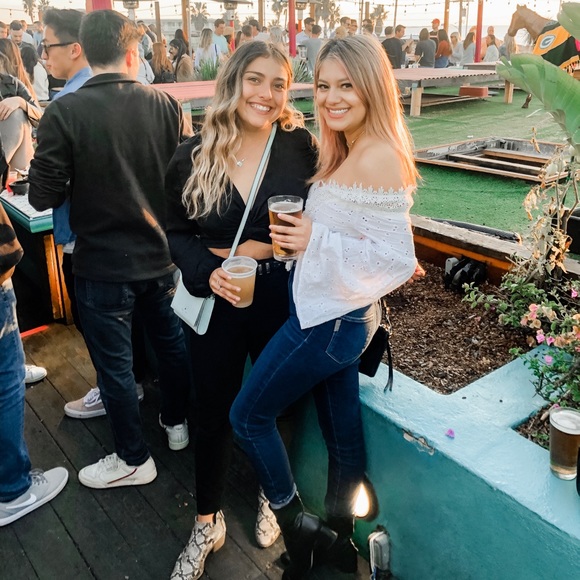 Meet your Posher, Michela Pags ⚡️💕 - Picture 2 of 7